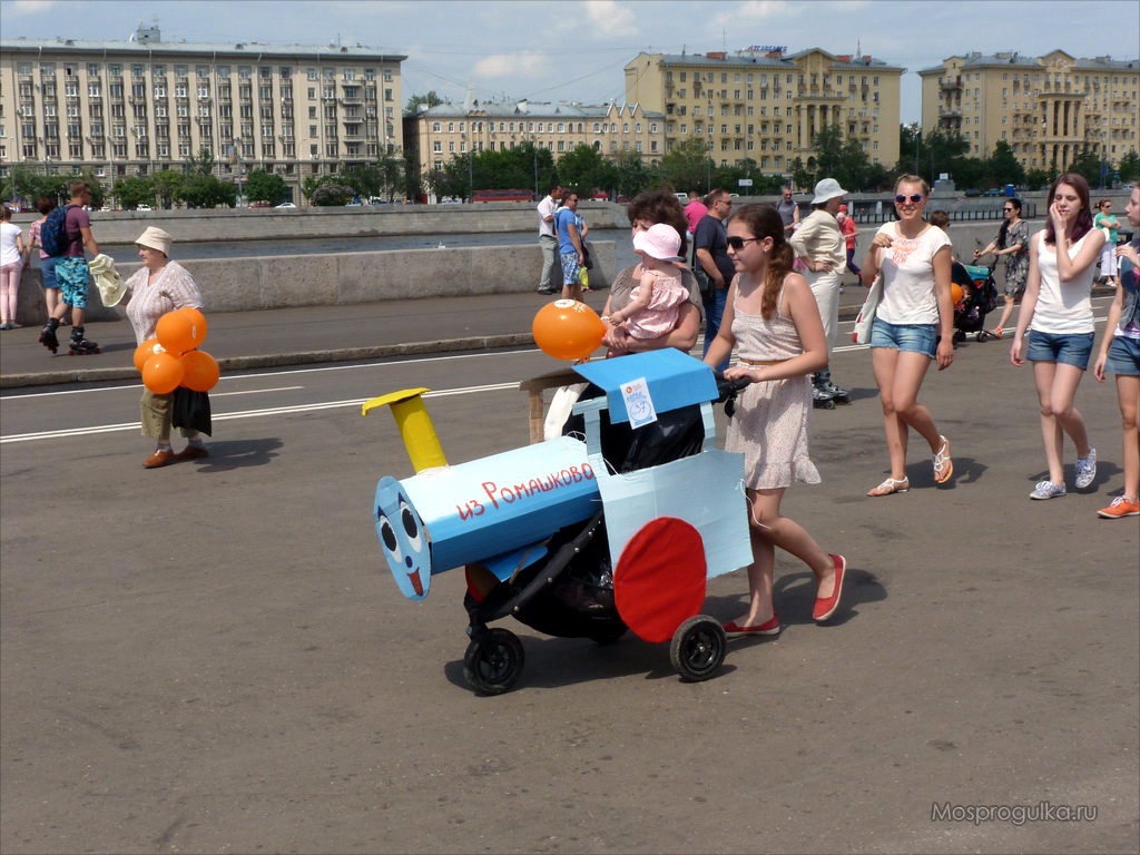 Парад колясок в Парке Горького: Паровозик из Ромашково