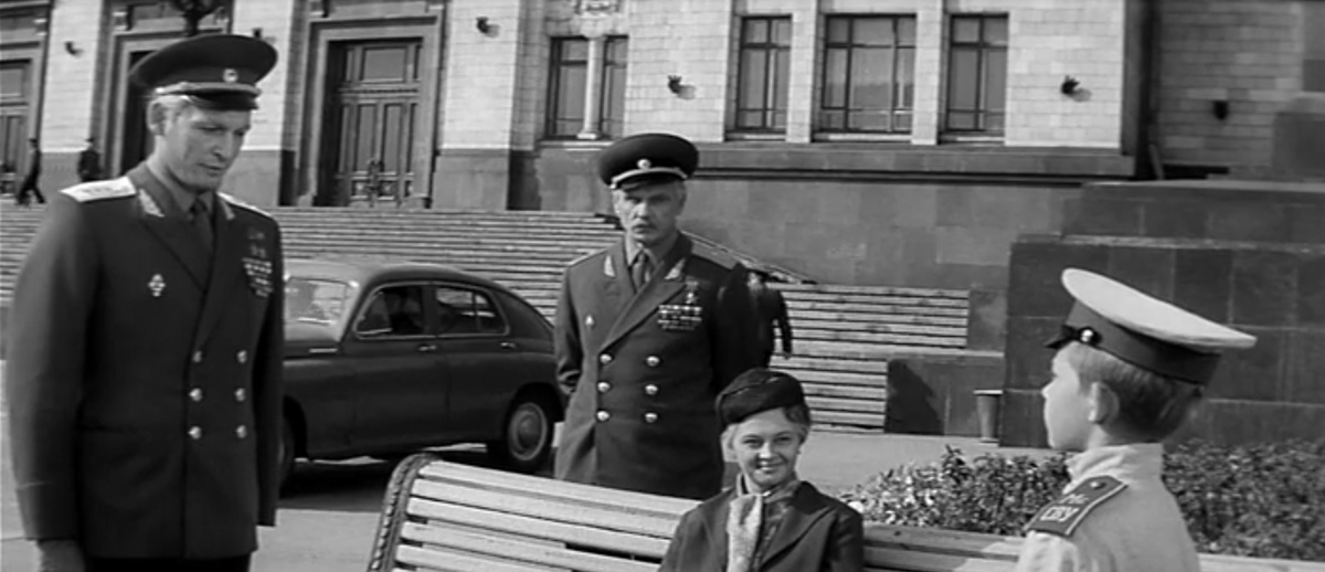 Кадр из фильма "Офицеры"