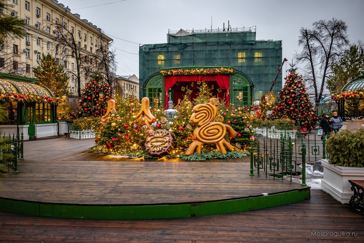 Путешествие в Рождество 2023 на Тверской площади