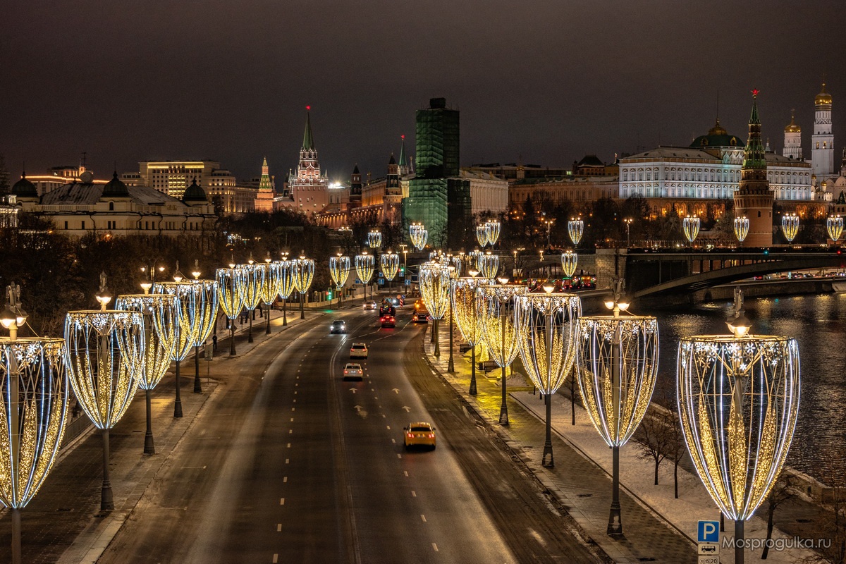 Новый год в Москве: украшенные фонари
