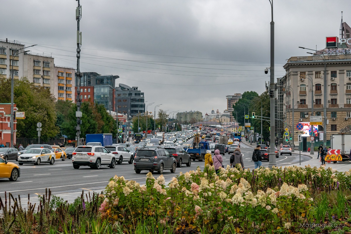 Зацепский Вал, вид с Павелецкой площади