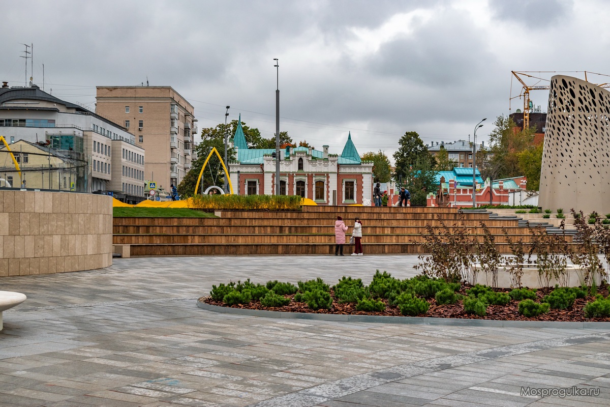 Амфитеатр в парке на Павелецкой площади
