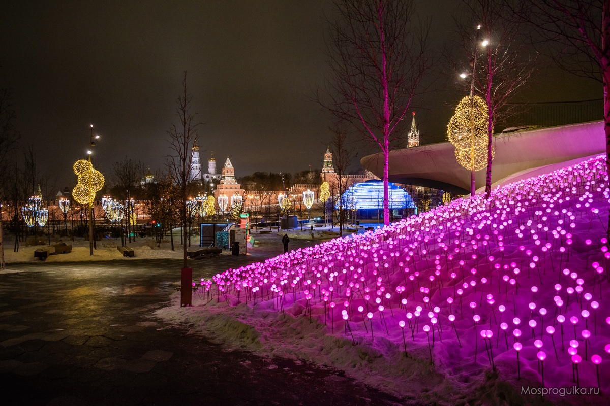 Световая инсталляция Поле света в парке Зарядье
