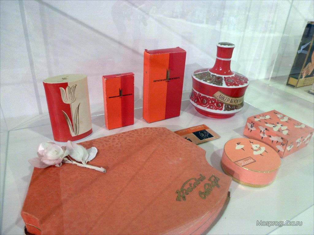 Дизайн упаковки. Сделано в России: духи "Красная Москва", кувшин для ликёра