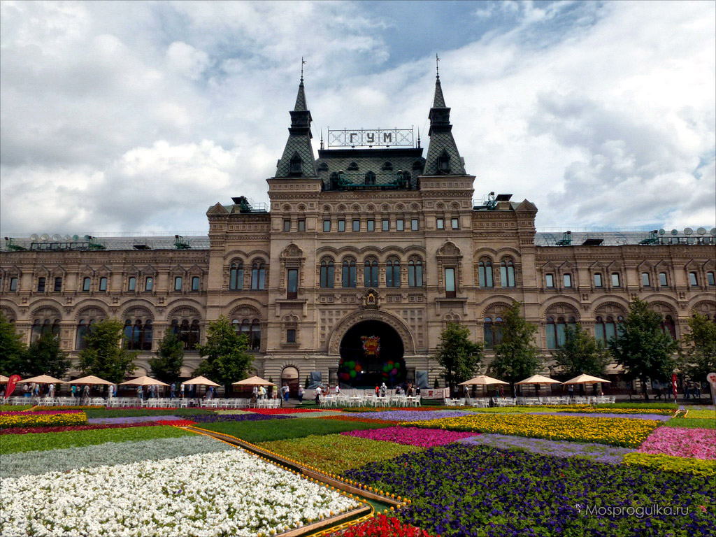 Юбилей ГУМ: фестиваль цветов на Красной площади: Верхние торговые ряды