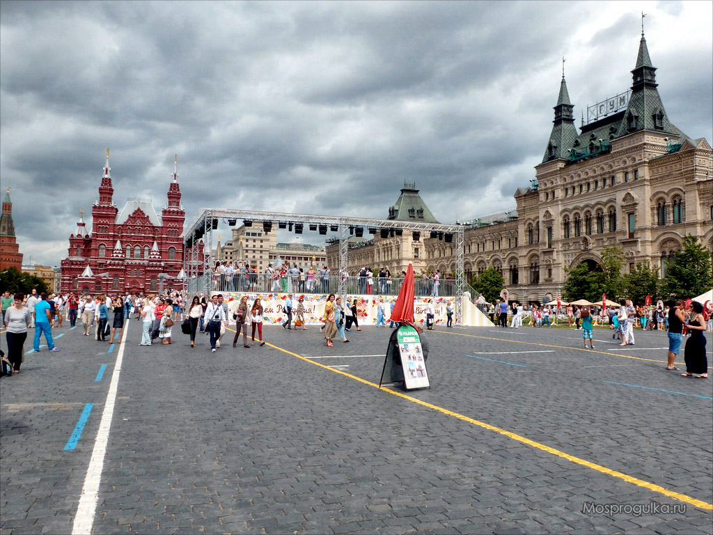 Юбилей ГУМ: фестиваль цветов на Красной площади: Красная площадь, ГУМ, Исторический музей