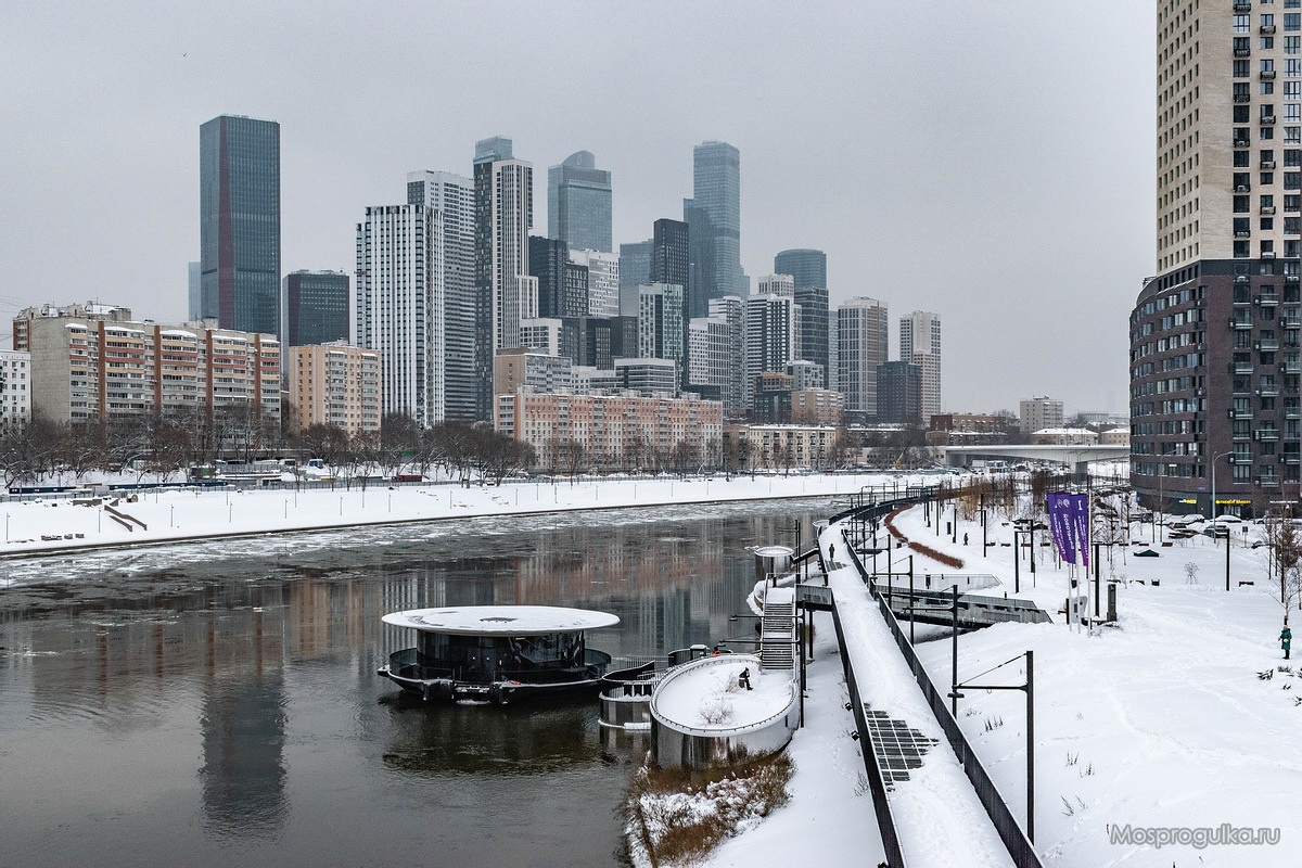 Набережная у ЖК Береговой, вид в сторону Шелепихинской кучки Набережная у ЖК Береговой, вид в сторону Шелепихинской кучки