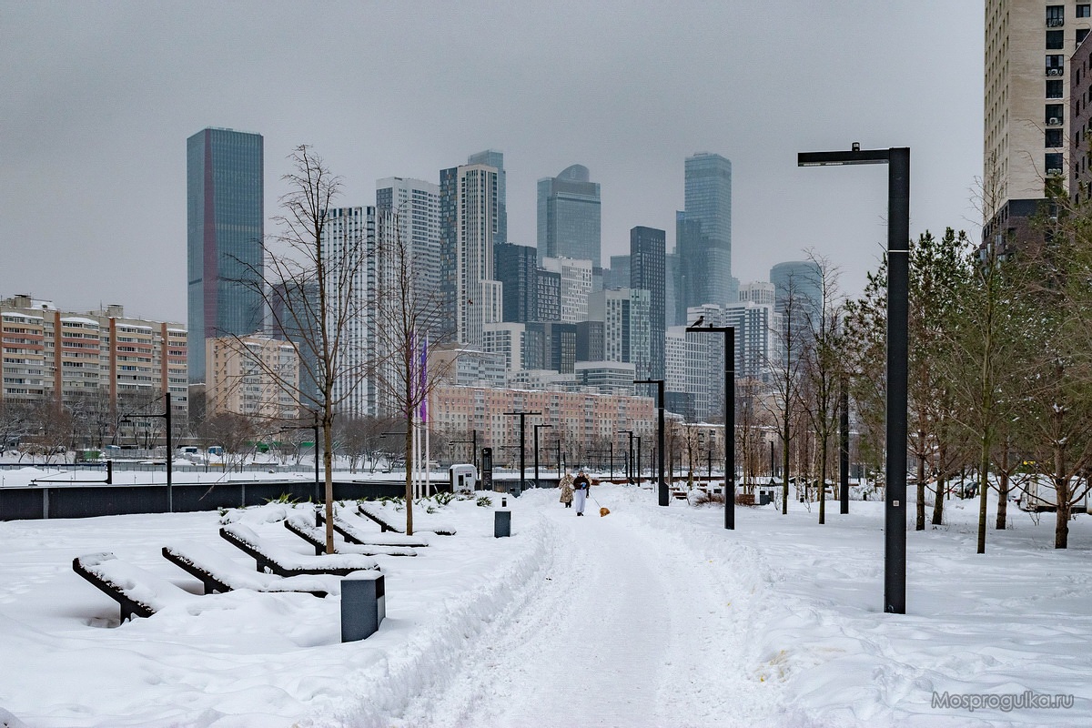 Набережная у ЖК Береговой, вид в сторону Шелепихинской кучки Набережная у ЖК Береговой, вид в сторону Шелепихинской кучки