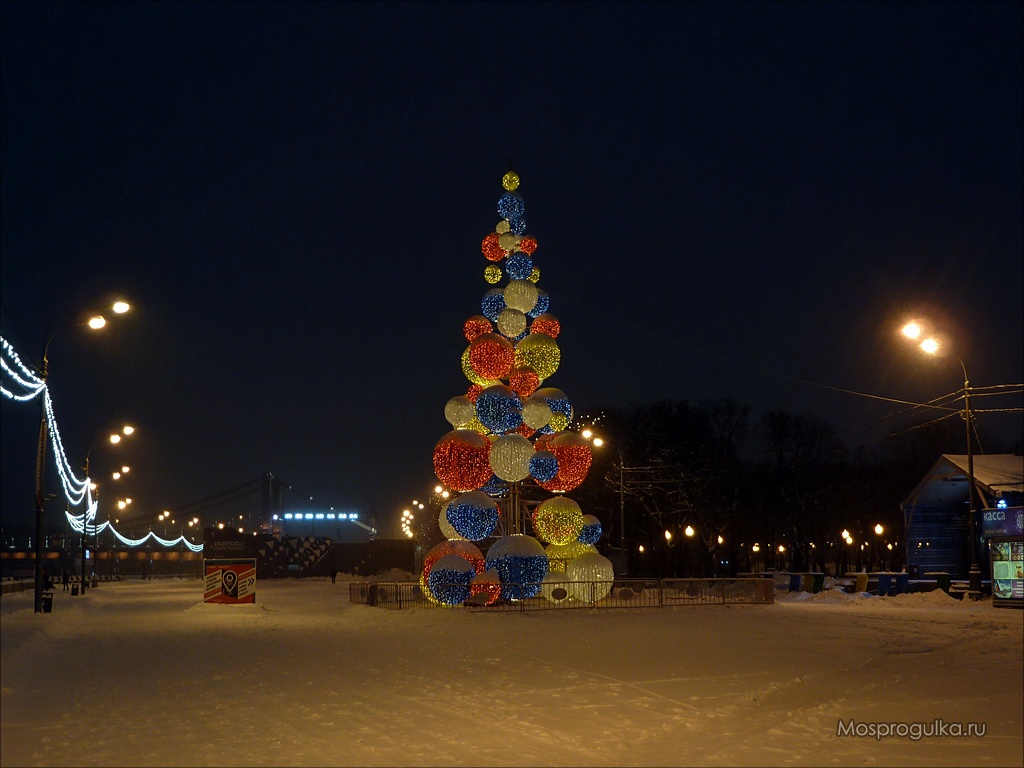 Новый Год 2015. Новогодние ёлки Москвы: ёлка на Пушкинской набережной