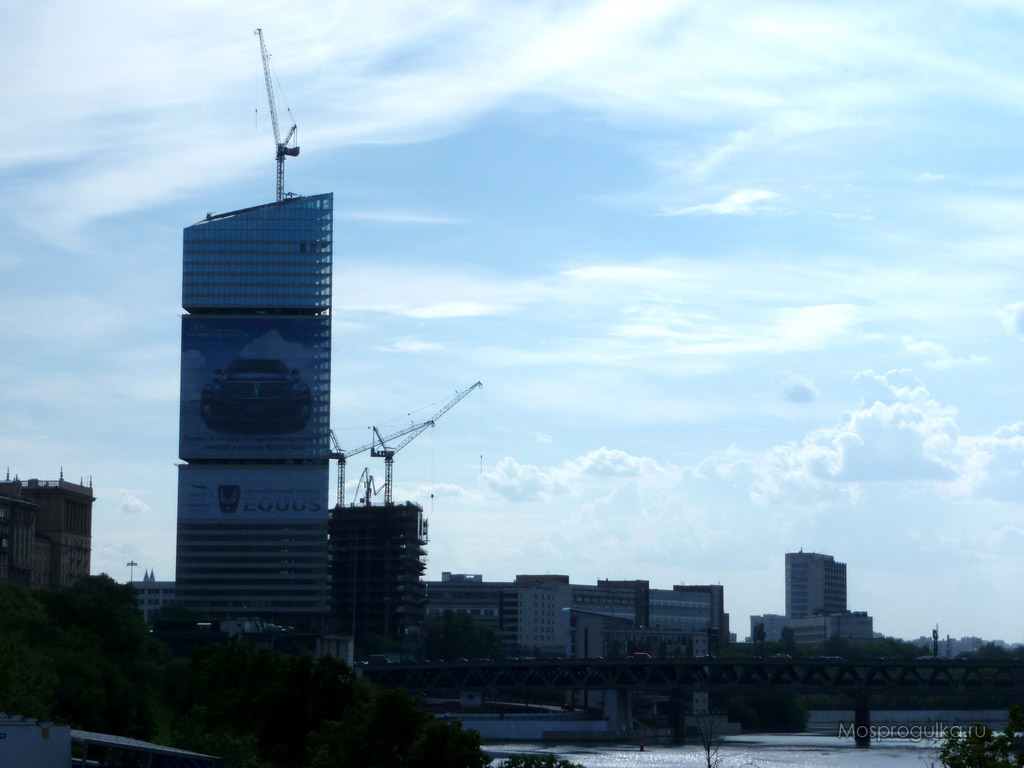 Смотровая площадка у Башни 2000: Mirax Plaza