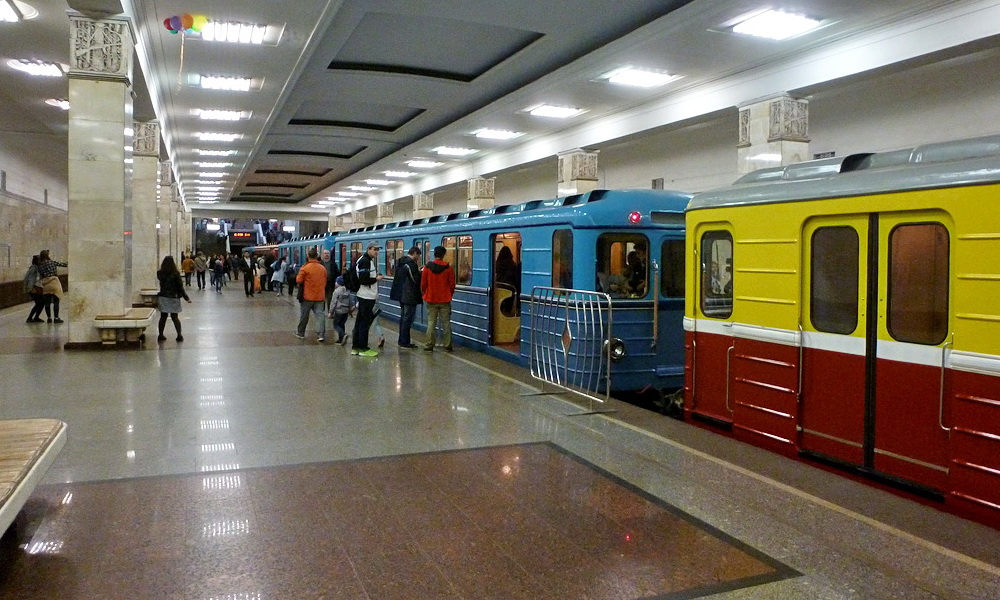 Выставка ретро-вагонов Московского метро