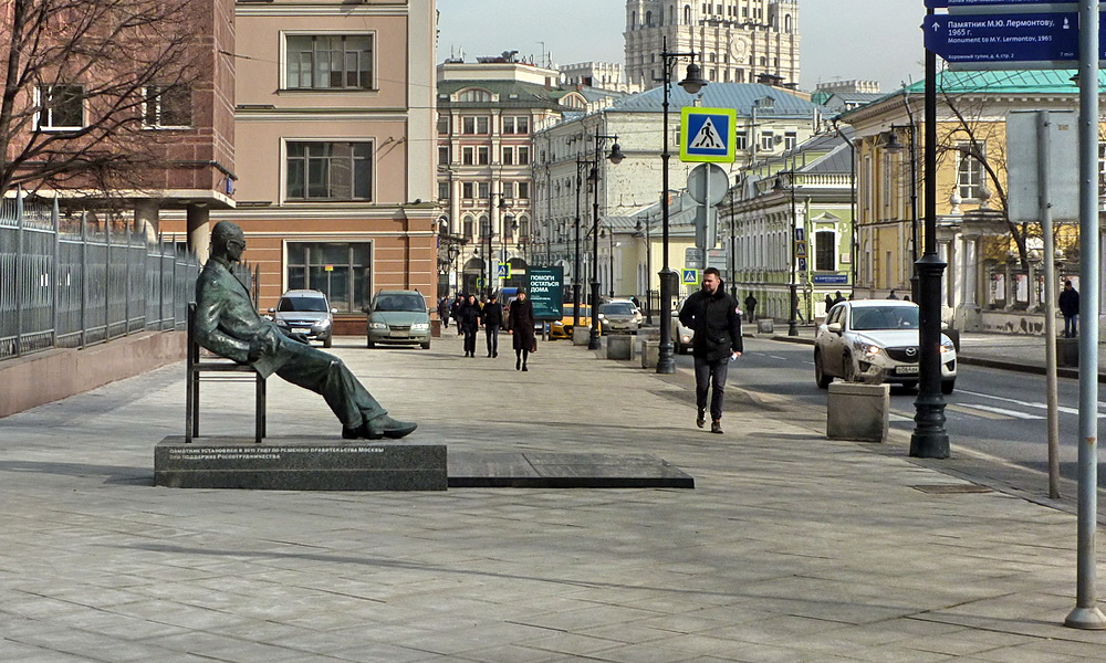 Памятник Ле Корбюзье на Мясницкой улице