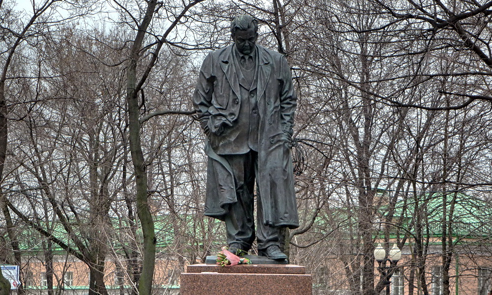 Памятник Александру Твардовскому на Страстном бульваре