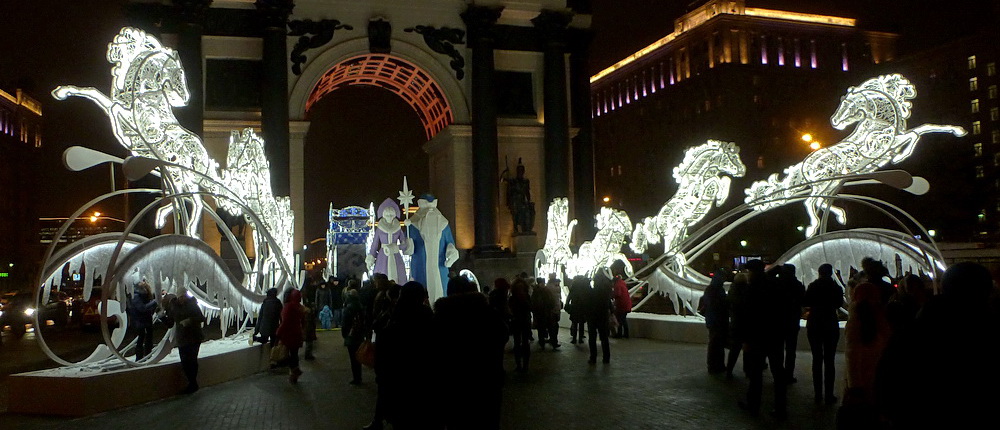 Новый Год 2017: Дед Мороз и Снегурочка у Триумфальной арки