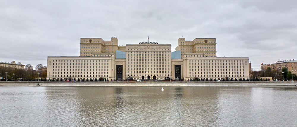 Здание Министерства обороны на Фрунзенской набережной