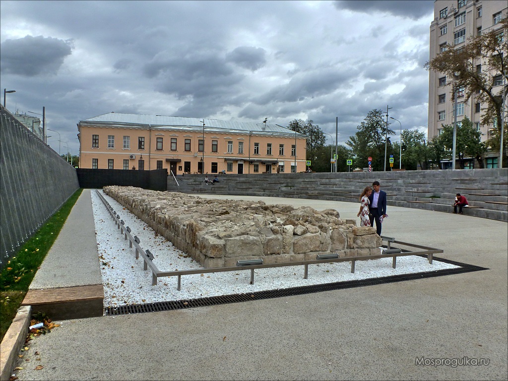 Основание Белгородской стены