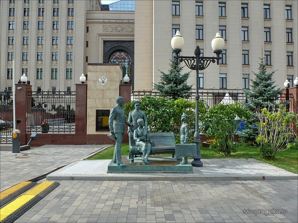 Памятник героям фильма Офицеры