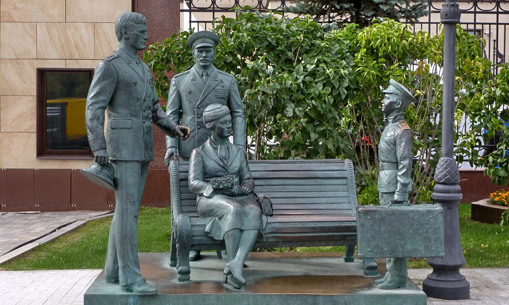 Памятник героям фильма "Офицеры"