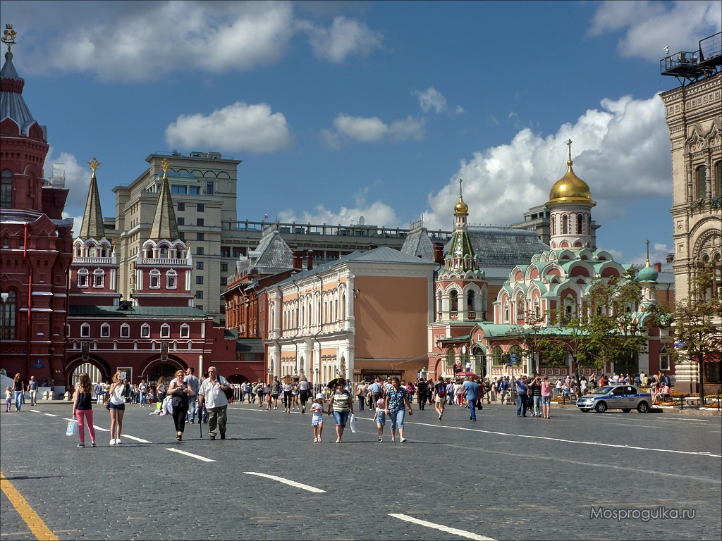 Воскресенские ворота и Казанский собор