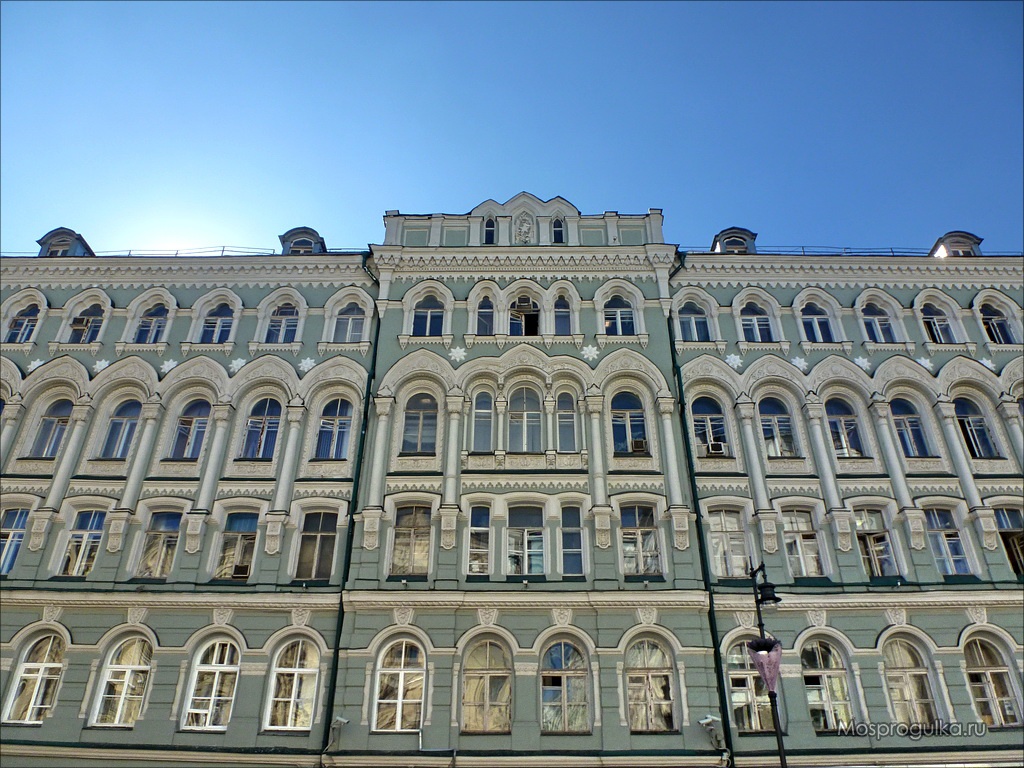 Фасад Троицкого подволья со стороны Биржевой площади