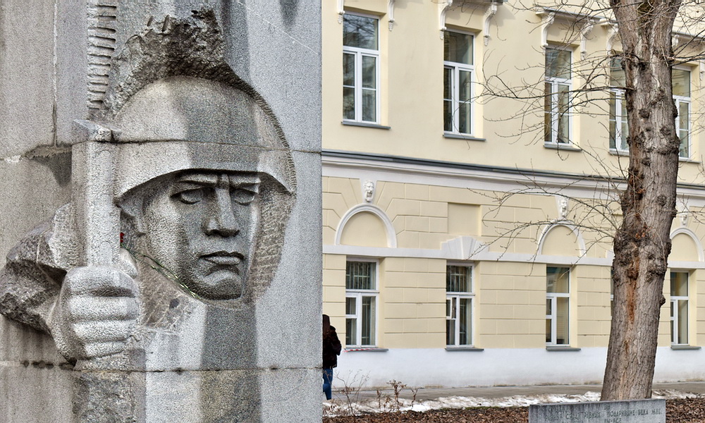 Памятник воину-ополченцу Фрунзенской дивизии