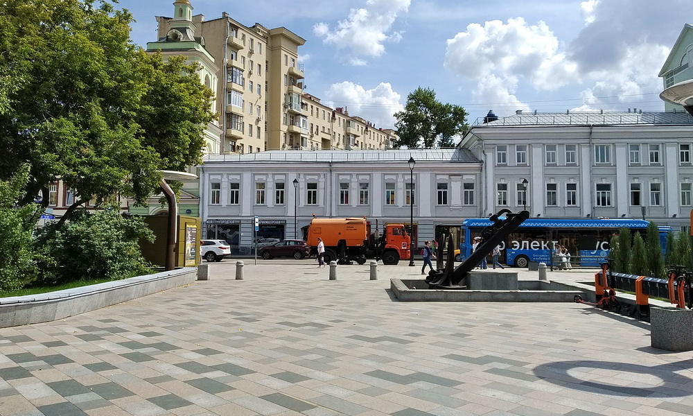 Площадь Цезаря Куникова
